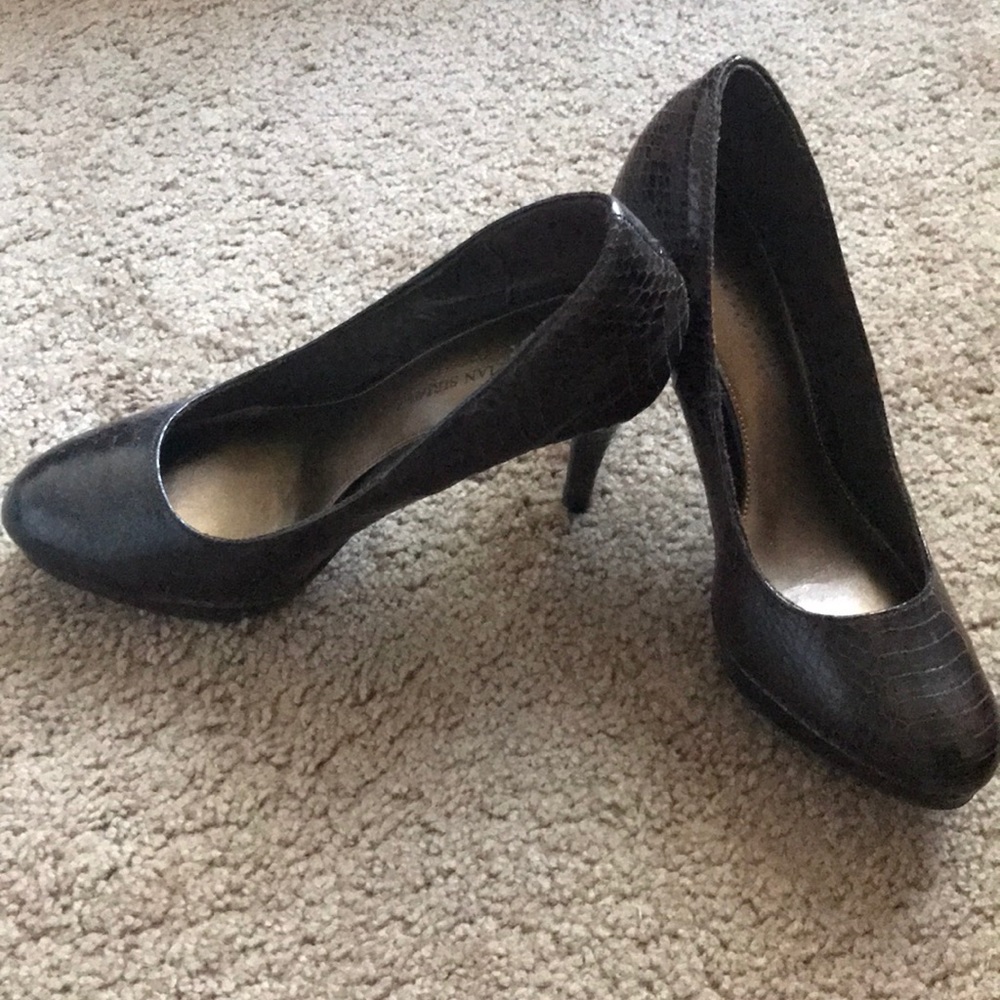 Snake skin pumps